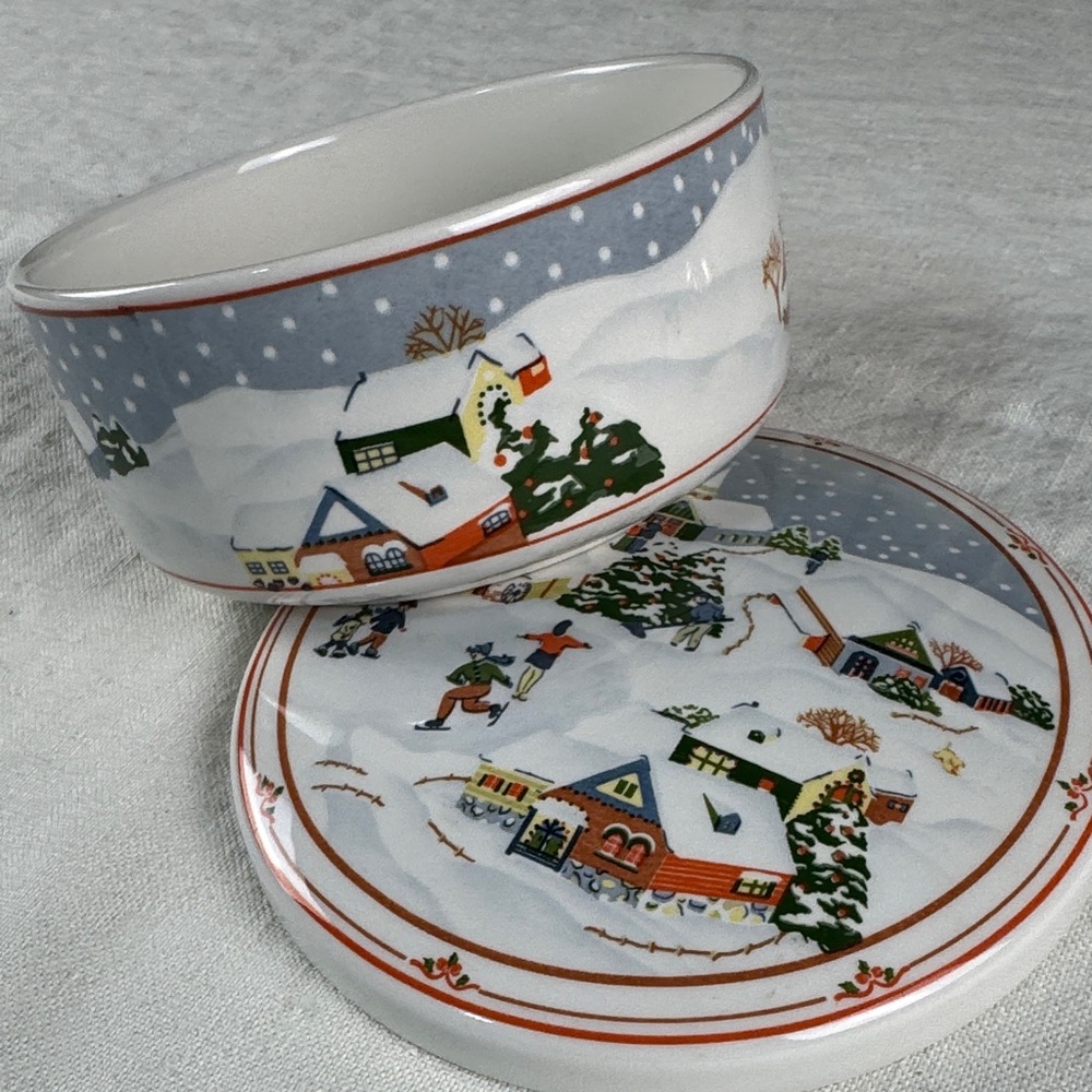 Hancook Festive Winter Scene Ceramic lidded Bowl - Picture 12 of 12